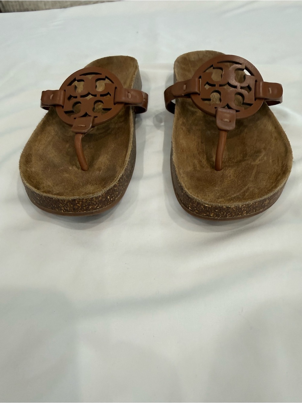 Tory Burch Miller Leather Cloud Signature Logo Comfortable Thong Sandals. 8 - Picture 4 of 6
